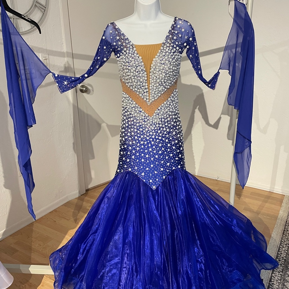 Dazzling Blue and Gold Gown with Pearls